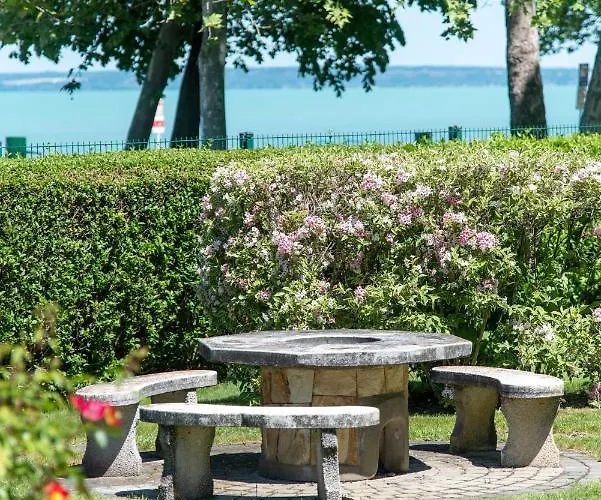 Balaton Lakeside شقة